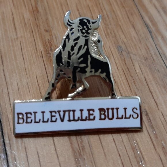 Belleville Bulls Lapel Pin Hat Badge OHL Junior Ice Hockey Team Ontario Canada - Picture 1 of 6